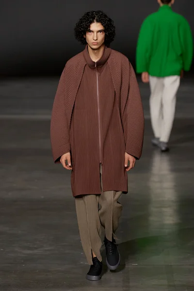 Look 3